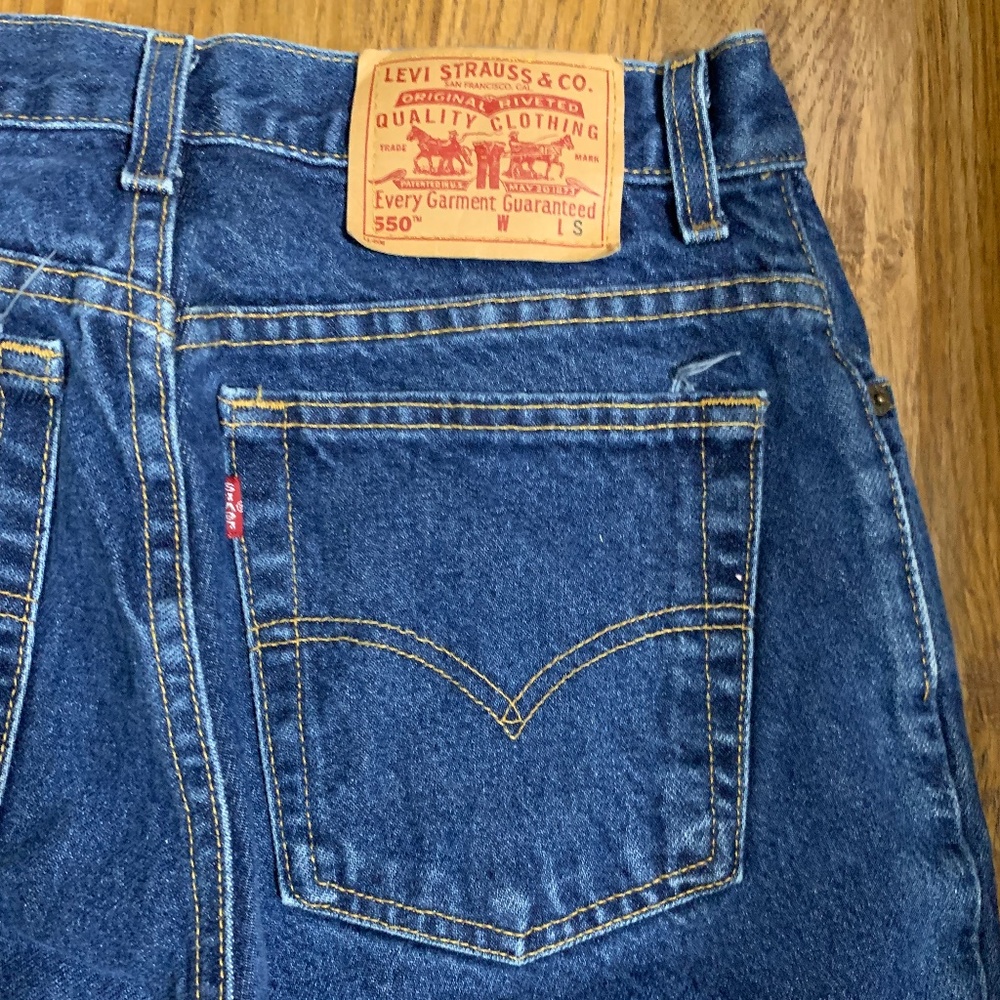 Levi's 550 Relaxed Fit Tapered Leg Size 10 MIS (short)